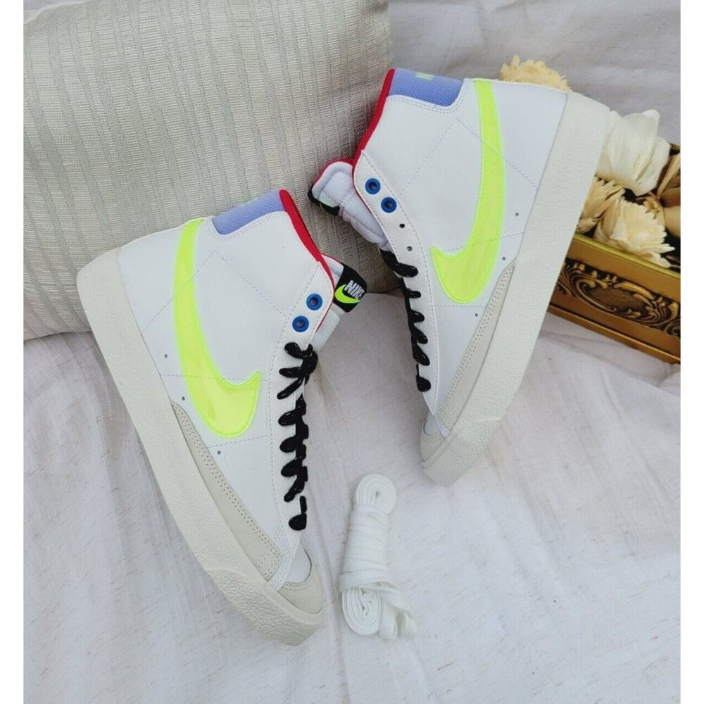F120 SIZE 4.5Y| 6 WOMEN'S NIKE BLAZER MID 77 WHITE / HYPER ROYAL DV2234 100